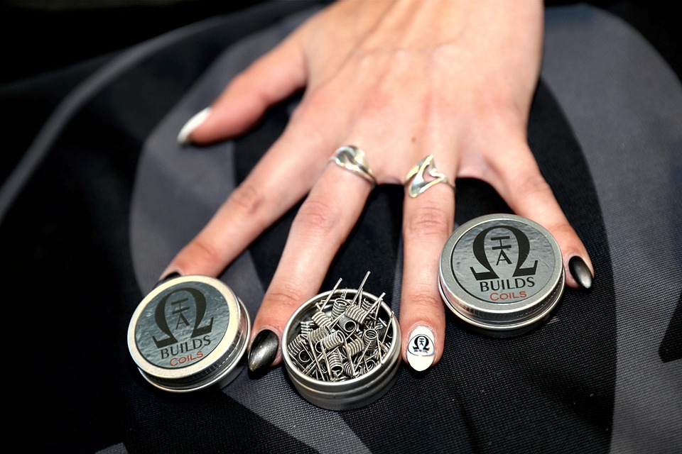 VAPING BLOGS 81 What Are The Health Benefits/Risks Associated With E-Cigarettes